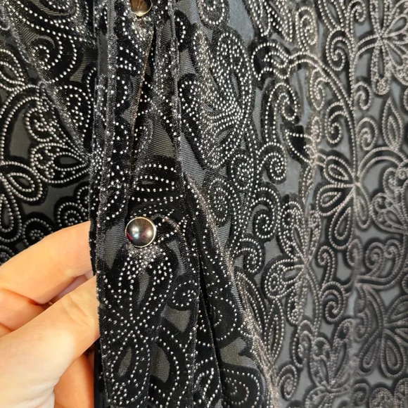 Vintage Shrine Of Hollywood Black Velvet Floral Button Down Shirt Men’s Medium - Picture 4 of 14
